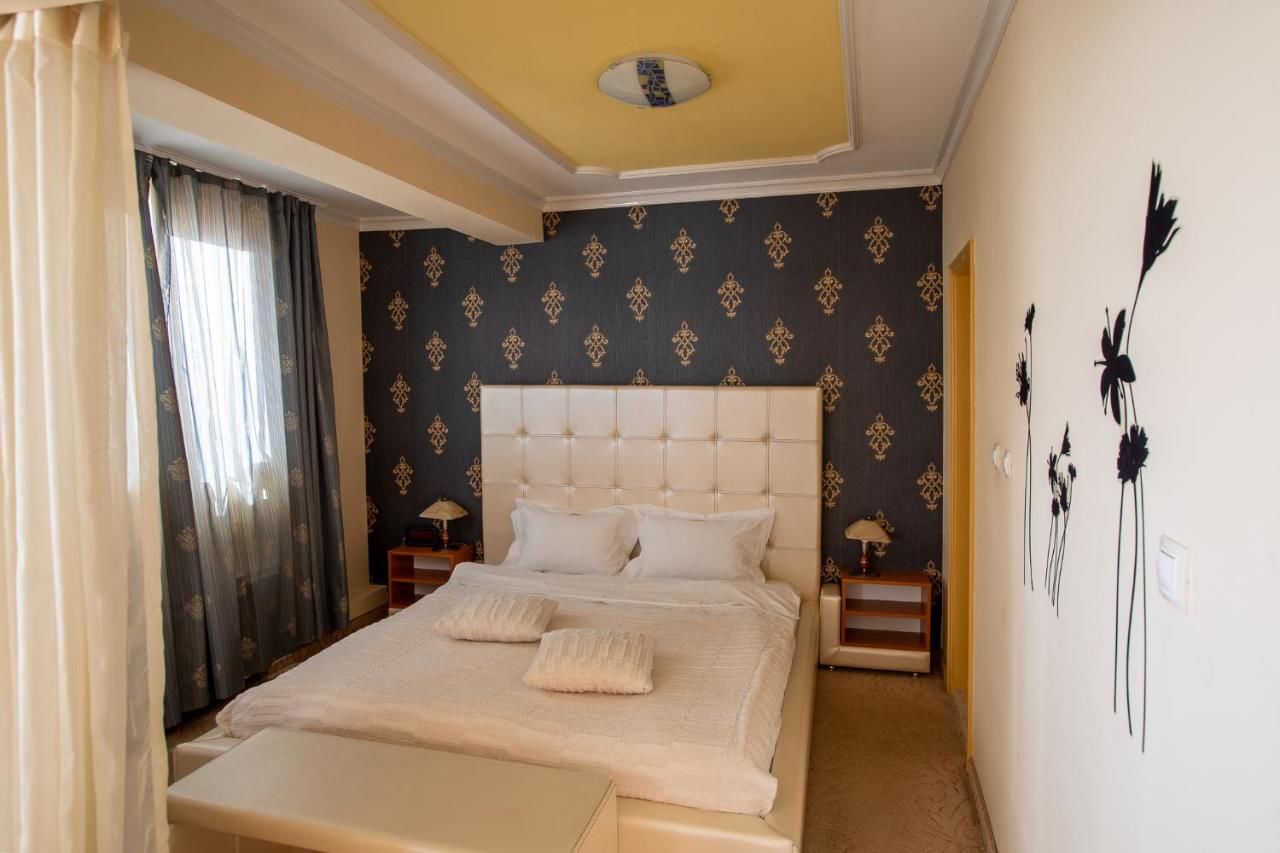 Отель Zornica Hotel Казанлык