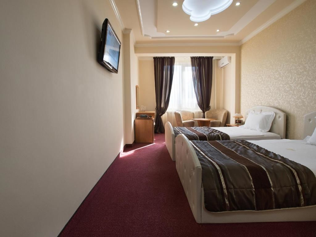 Отель Zornica Hotel Казанлык-43