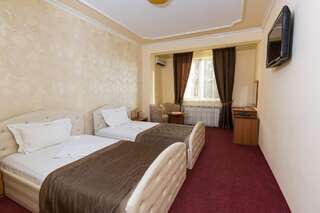 Отель Zornica Hotel Казанлык Двухместный номер с 1 кроватью или 2 отдельными кроватями-7