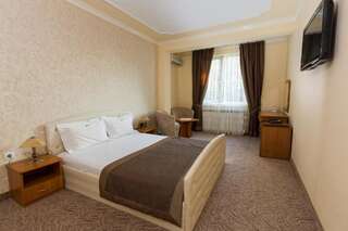 Отель Zornica Hotel Казанлык Двухместный номер с 1 кроватью или 2 отдельными кроватями-15